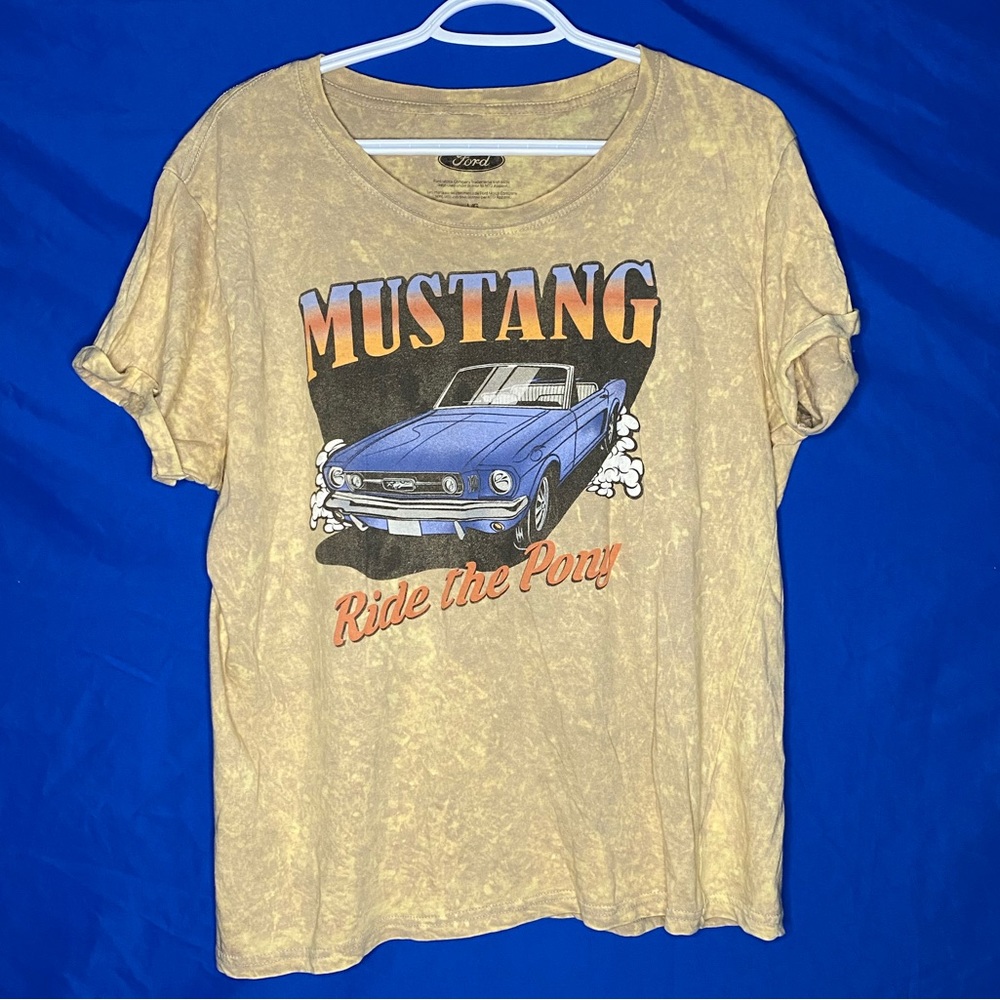 Ford mustang graphic t-shirt in good condition. (Worn: 1)